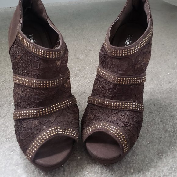 Bella Marie Brown lace heels - Picture 1 of 12
